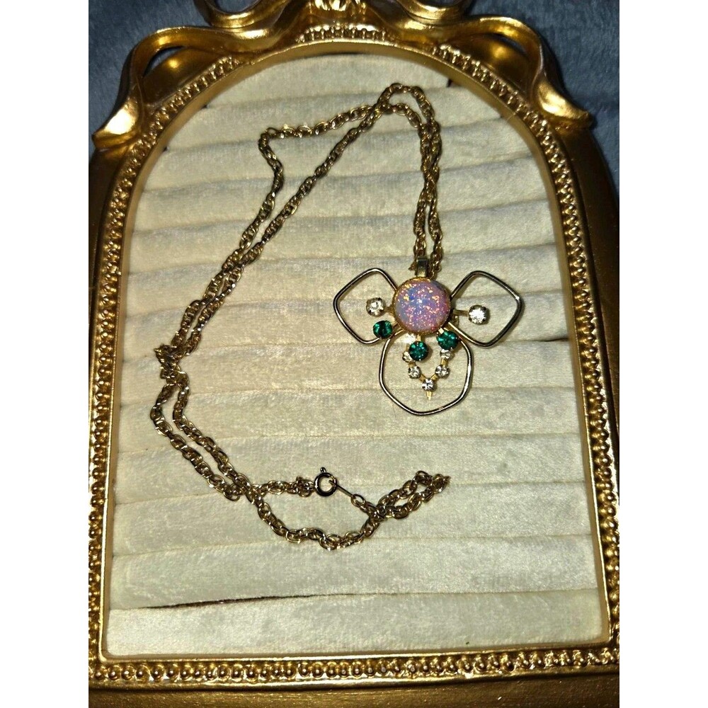 Vintage Gold Tone Rope Chain Bow Pendant Necklace w Opalescent Cabachon